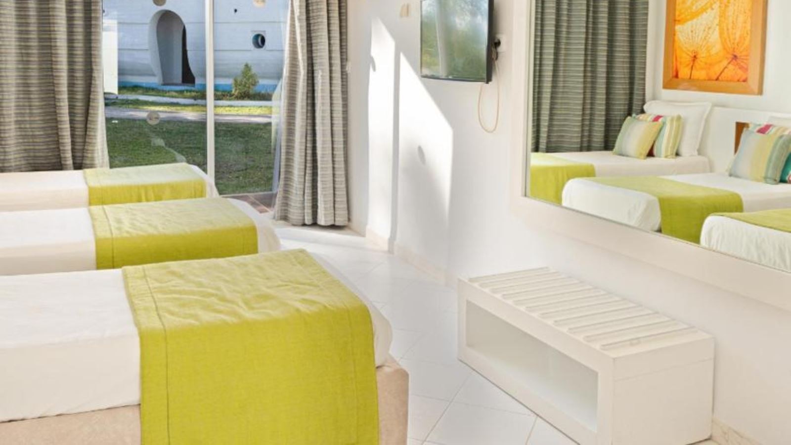 rooms-room-family-superior