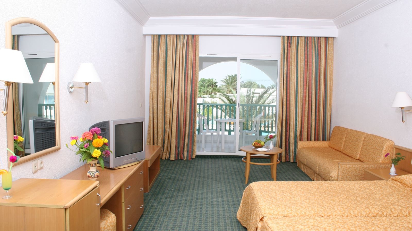 rooms-suite-junior-with-balcony-or-terrace