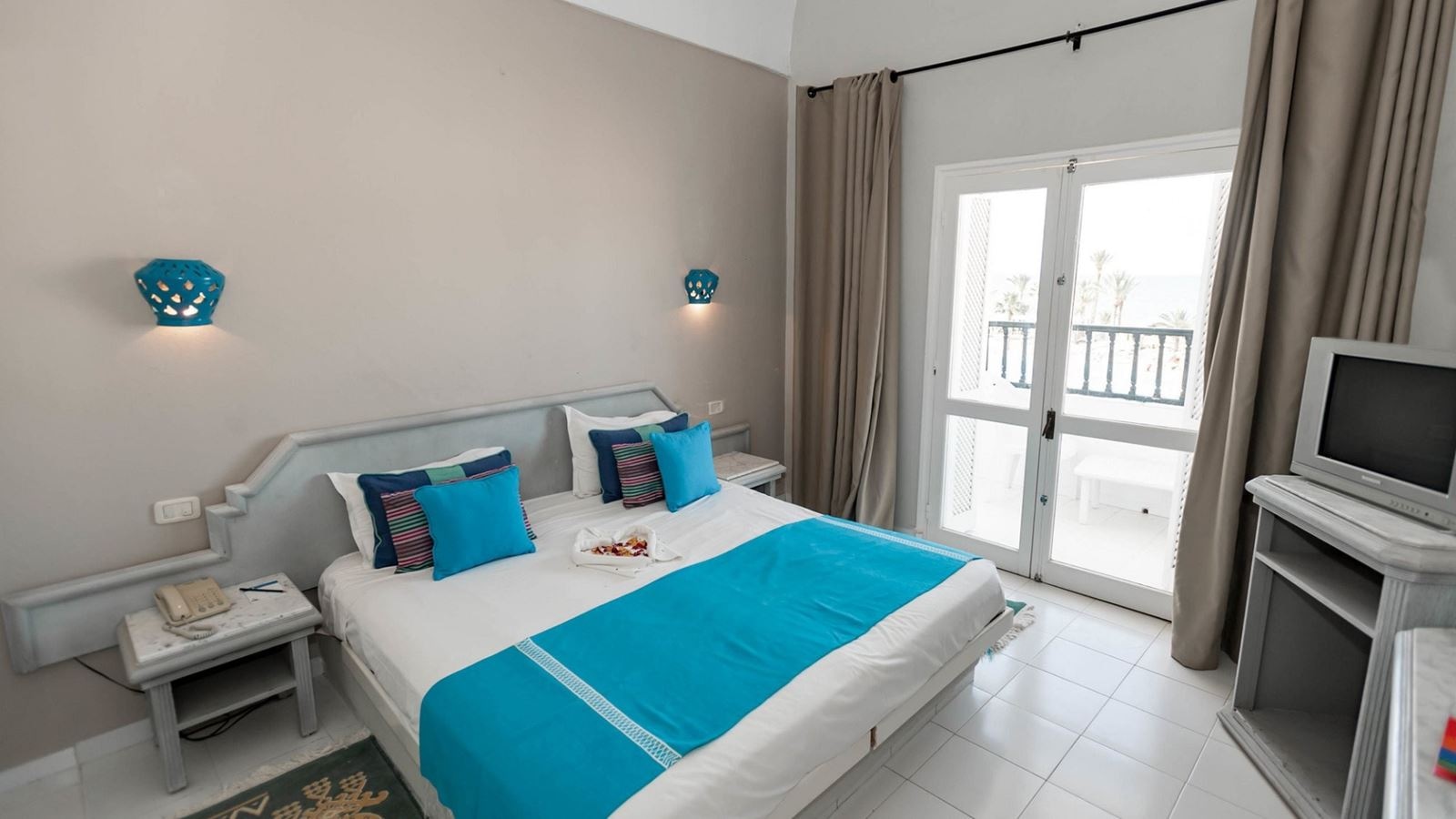 rooms-single-standard-sea-viewpool-view