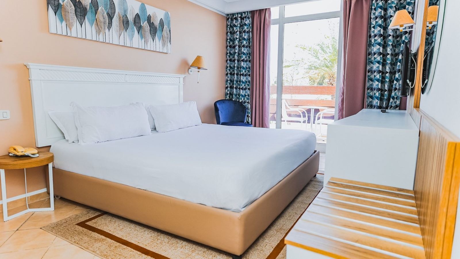 rooms-room-single-use-gardenview