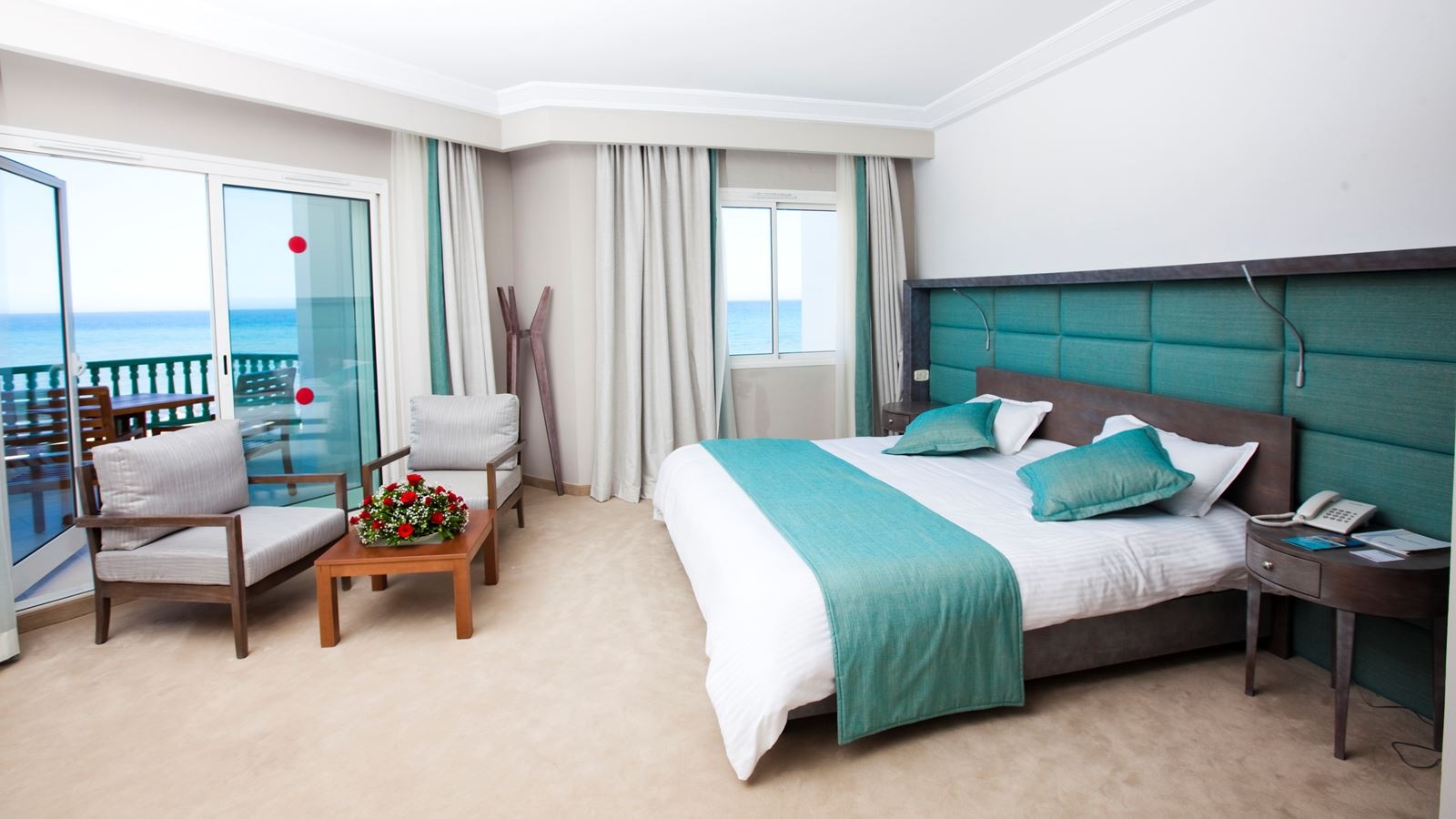 rooms-suite-junior-with-balcony-or-terrace