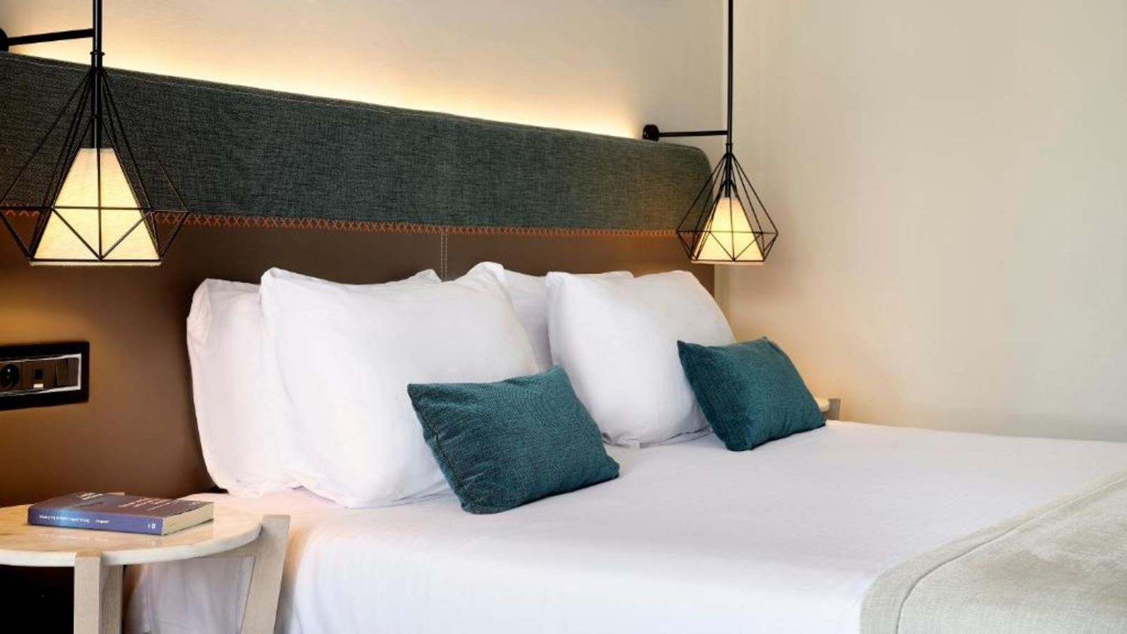 rooms-family-suite-garden-view