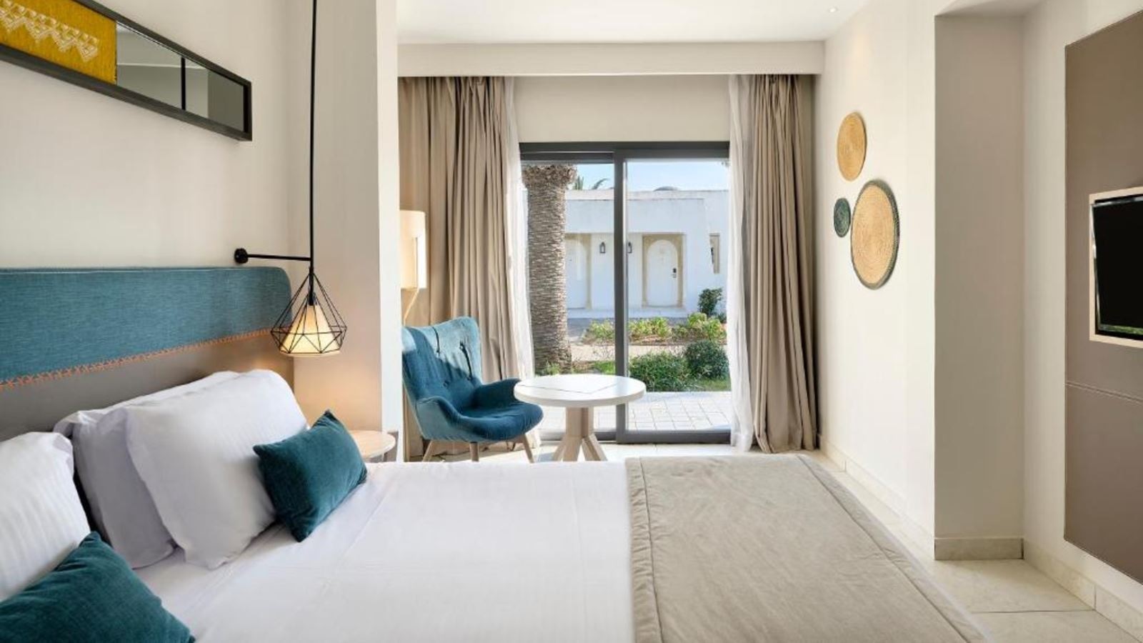 rooms-family-garden-view-bungalow