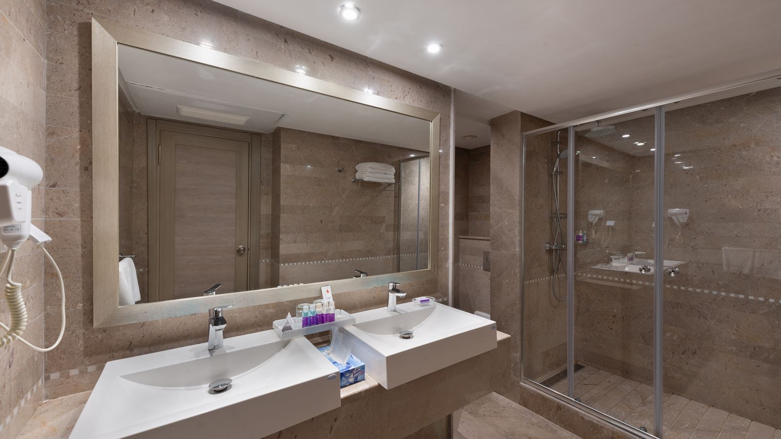 rooms-senior-prestige-suite