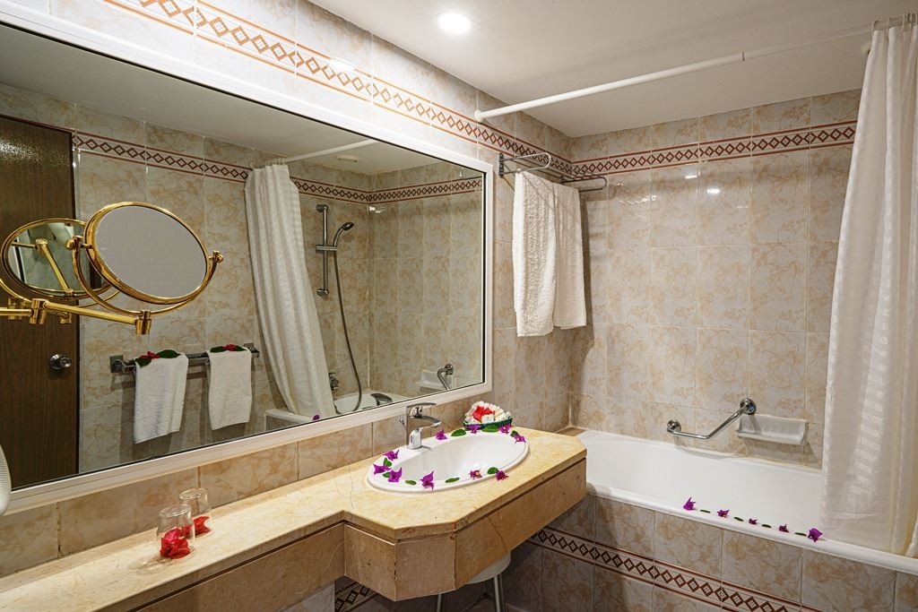 rooms-double-standard-room-gardenview