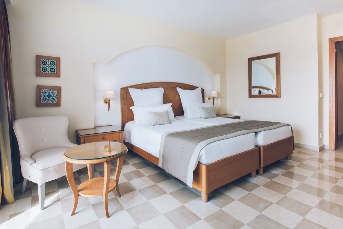 rooms-double-room-pool-view