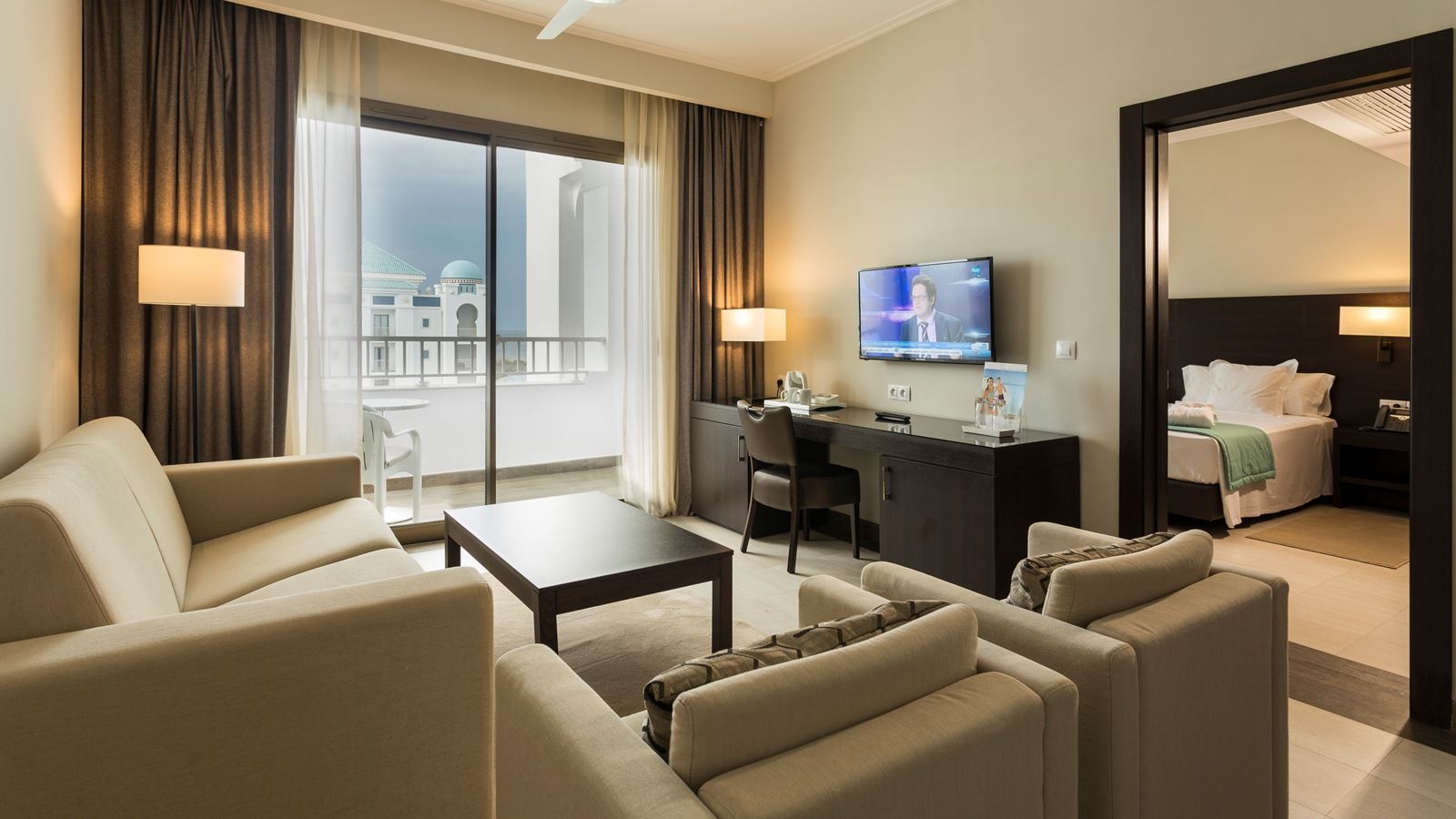 rooms-room-family-seaview