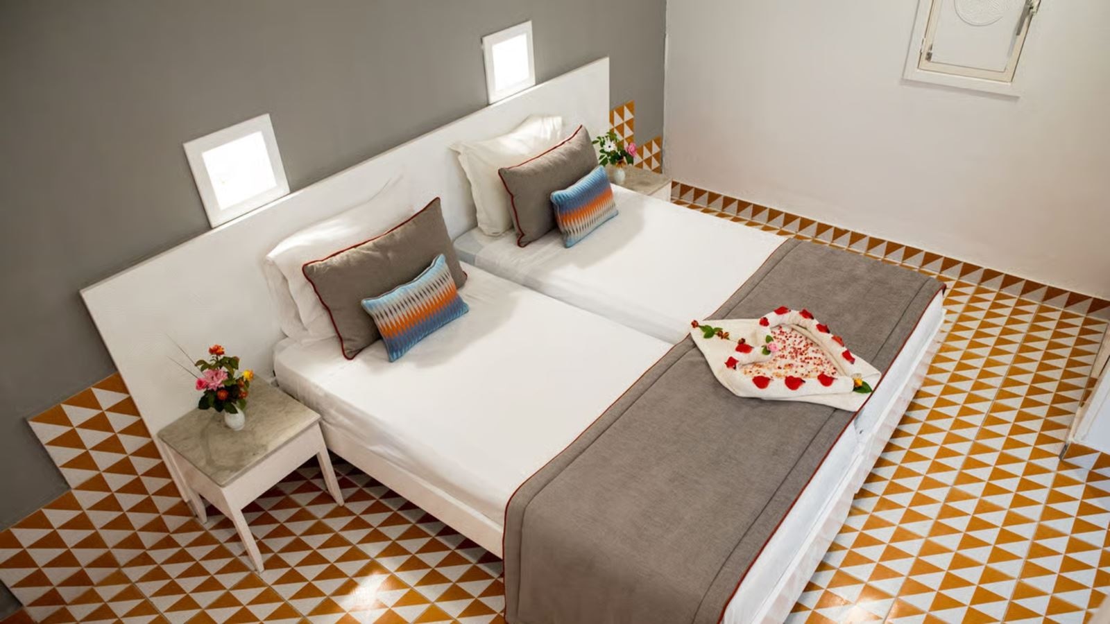 rooms-quadruple-room