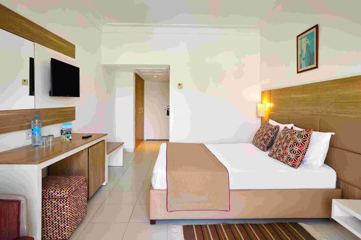 rooms-room-standard-pool-view