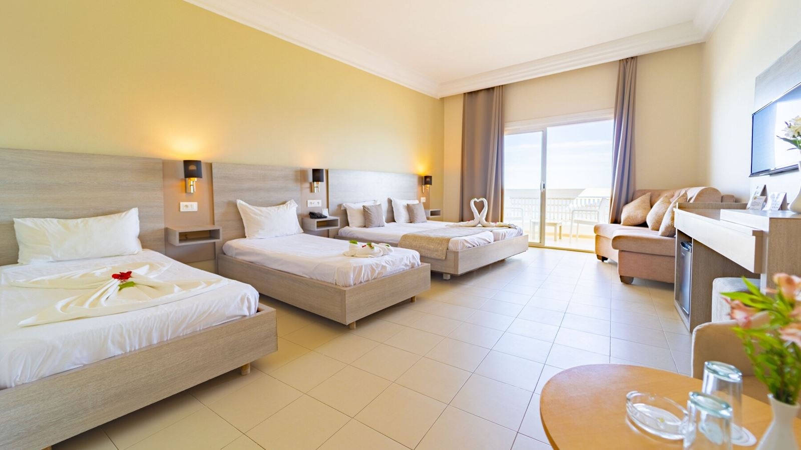 rooms-quad-standard-room-sea-view