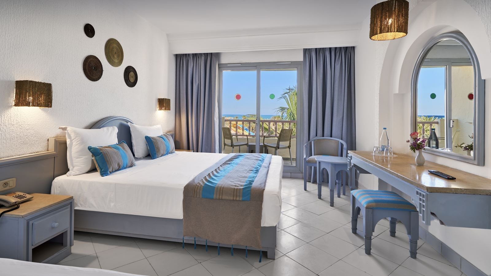 rooms-double-standard-room-pool-view