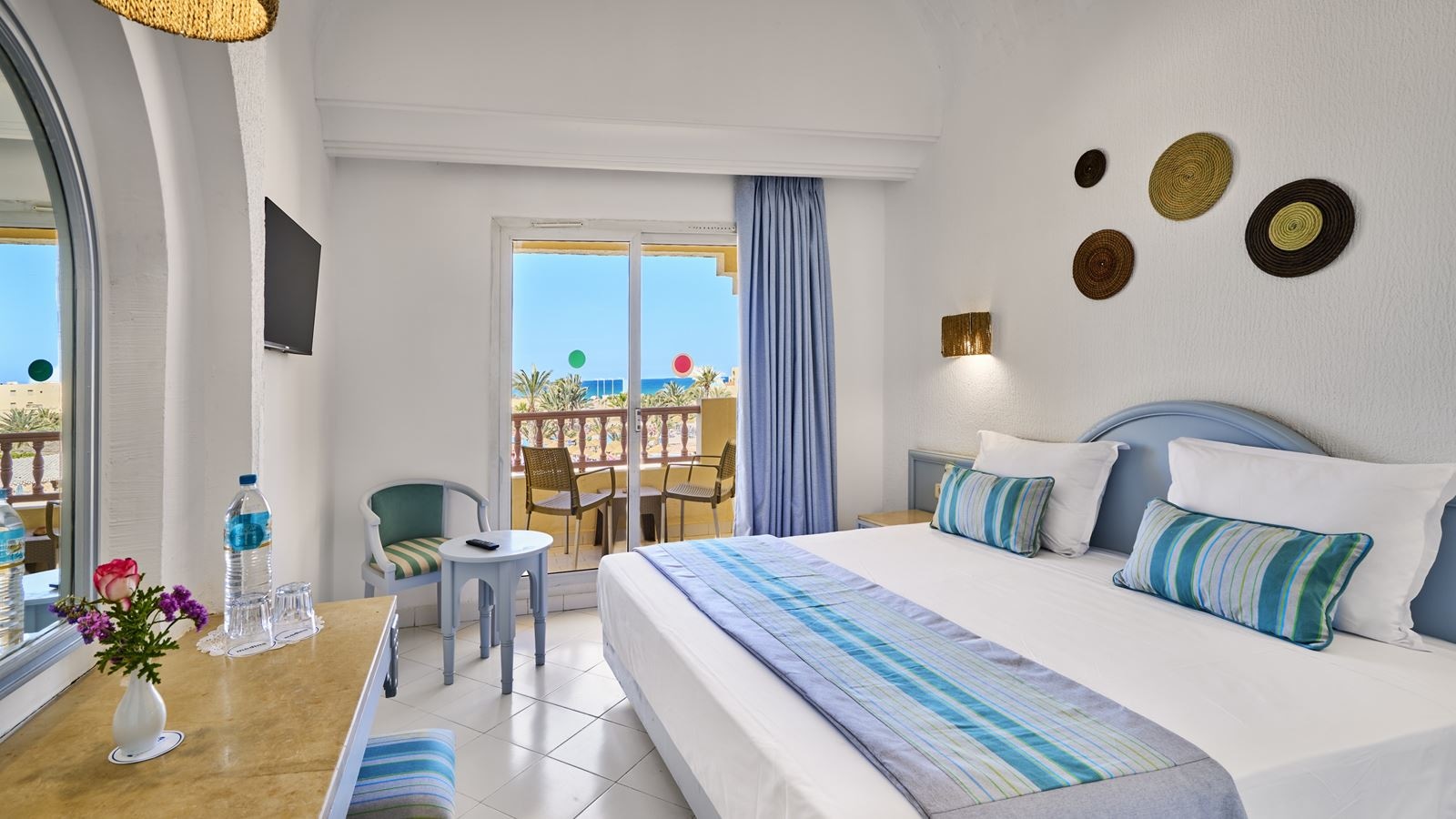 rooms-single-standard-room-pool-view