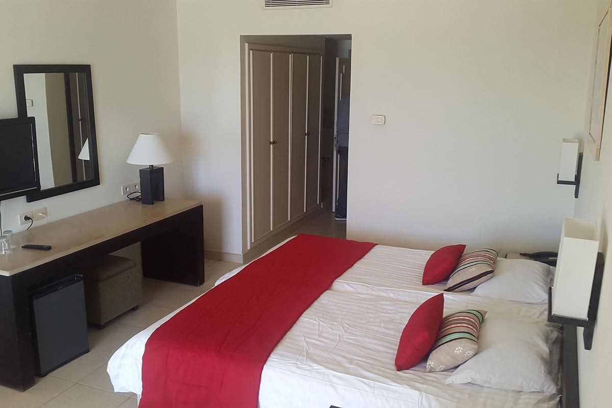 rooms-room-double-gardenview