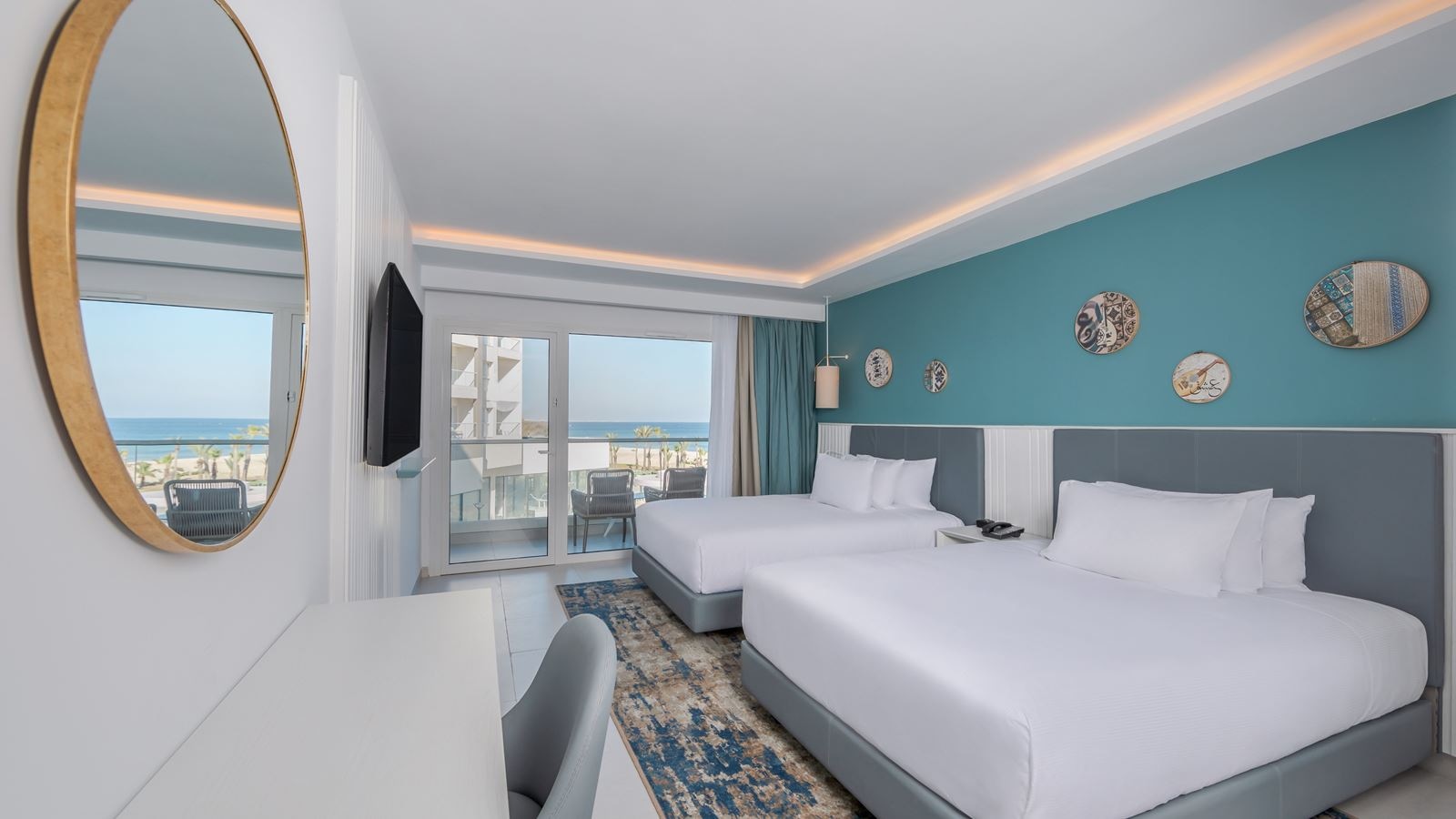 rooms-deluxe-room-with-partial-sea-view