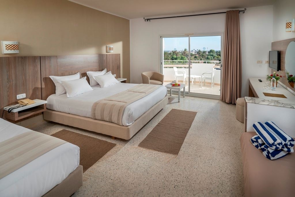 rooms-standard-family-room