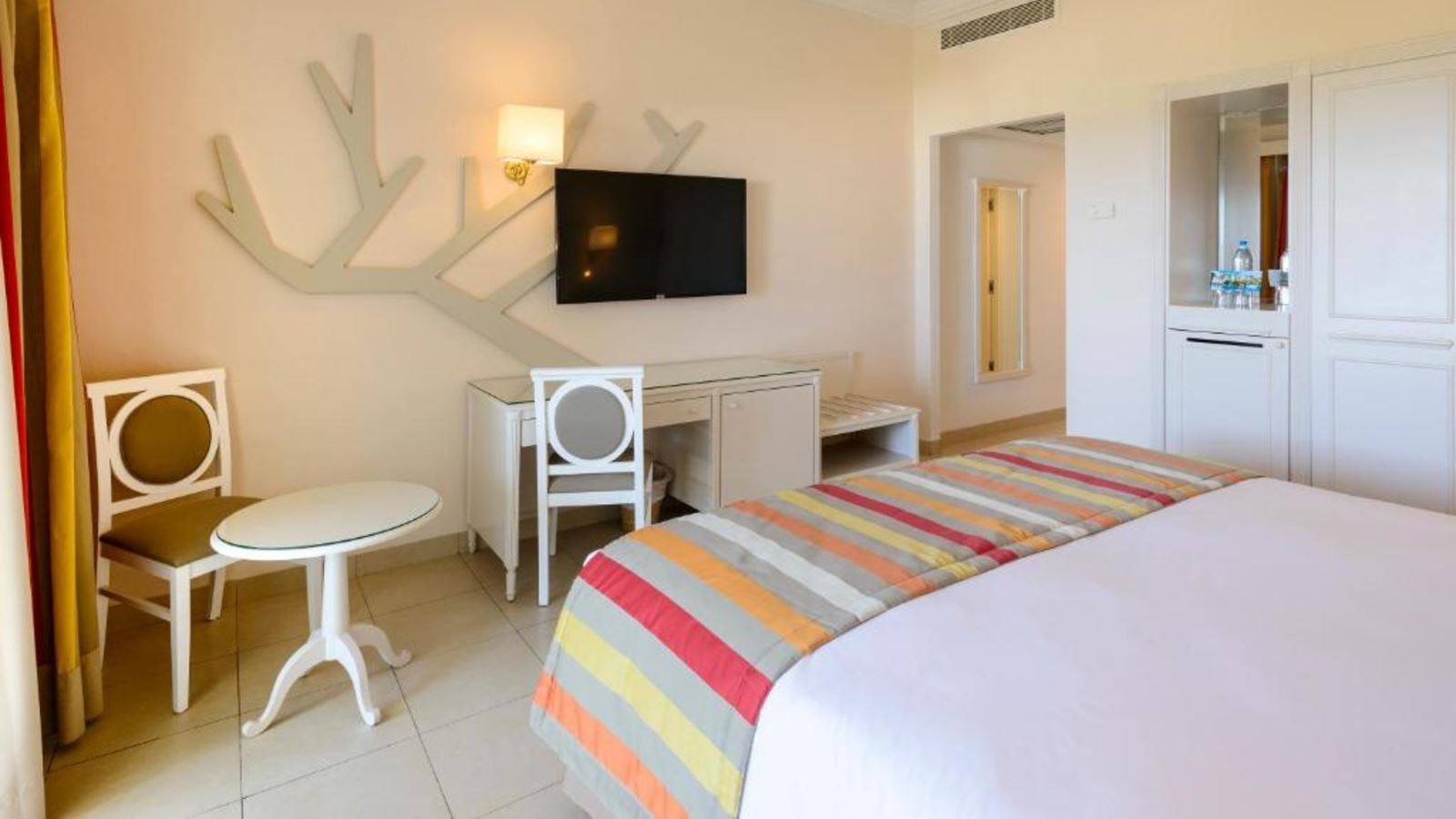 rooms-connecting-room