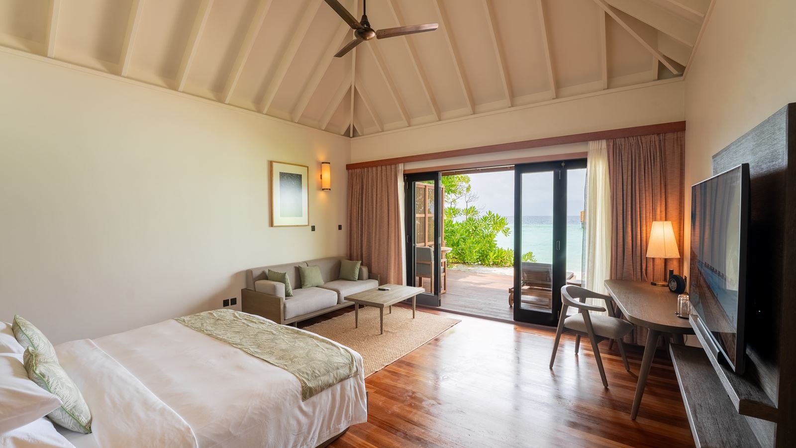 rooms-sunset-jacuzzi-beach-villa