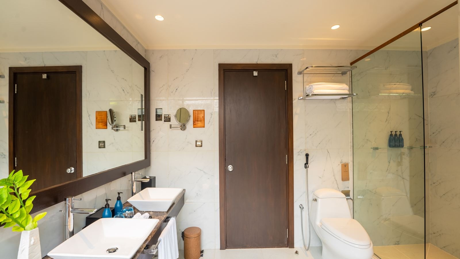 rooms-sunset-jacuzzi-beach-villa