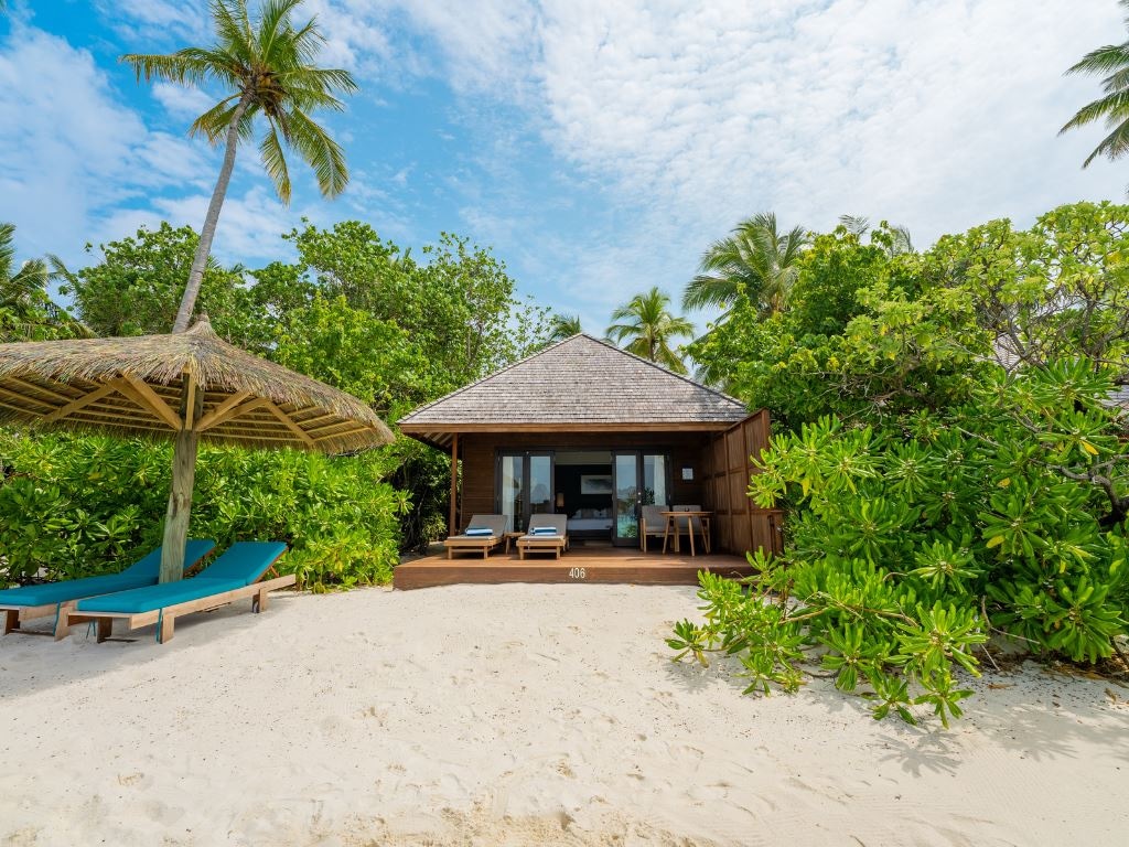 rooms-sunset-jacuzzi-beach-villa