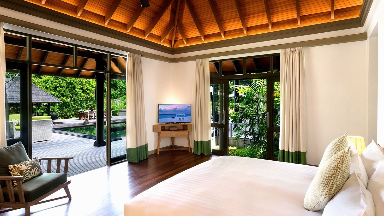 rooms-three-bedroom-island-residence-with-family-pool-and-private-pool