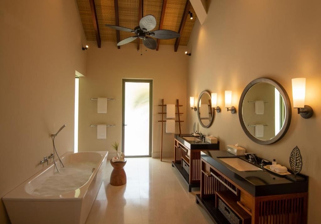 rooms-sunrise-beach-pool-villa