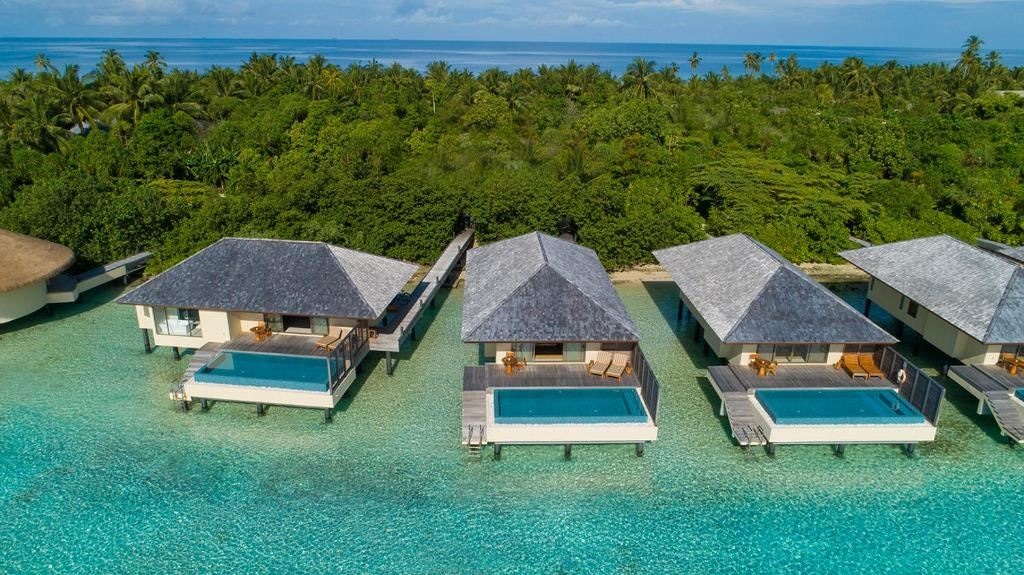 rooms-lagoon-pool-villa