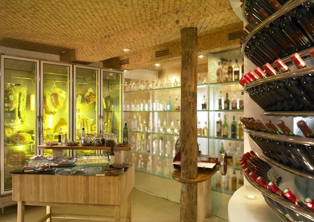 restaurants-by-the-bar