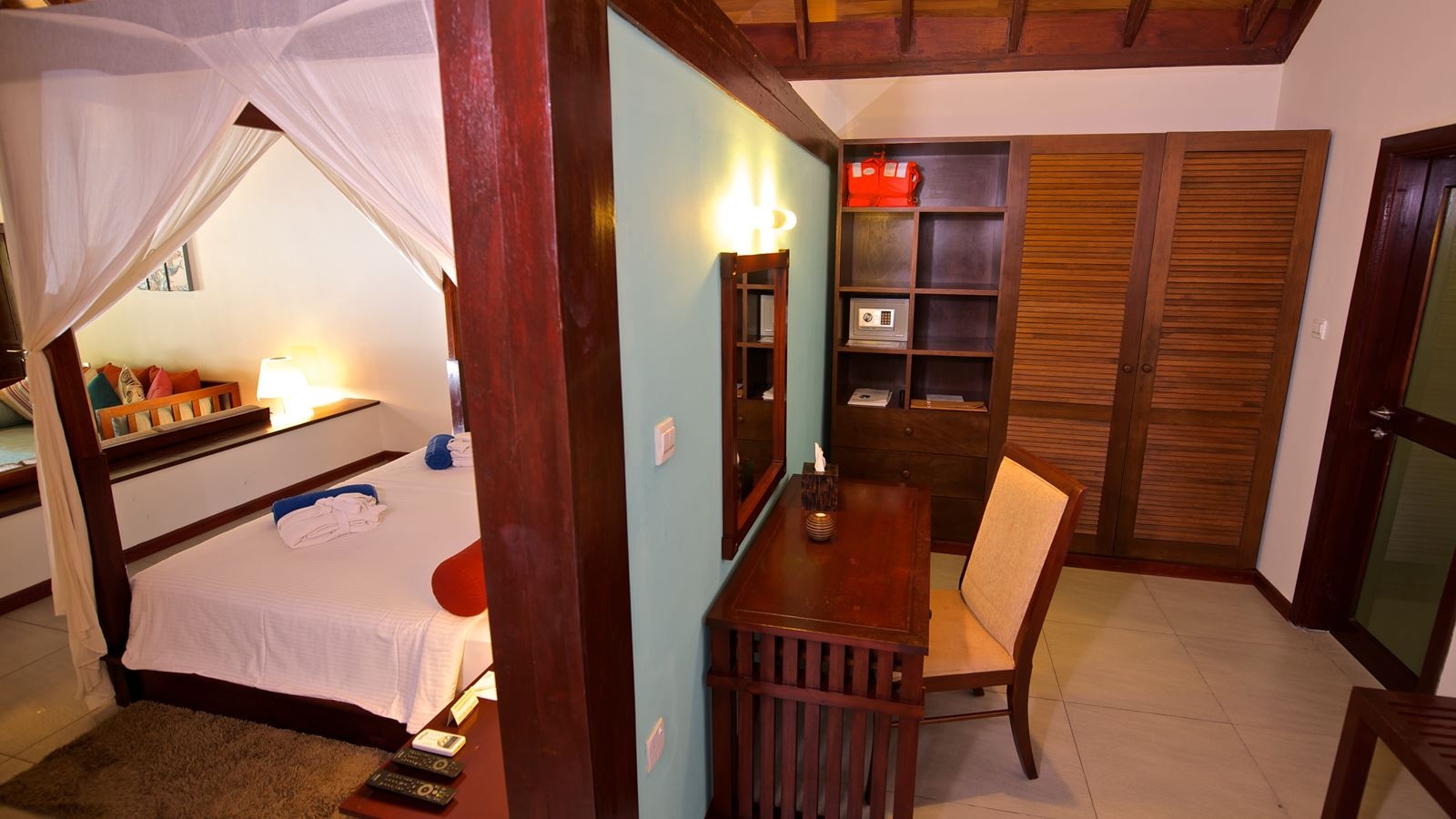 rooms-beach-villa-classic-sea-view