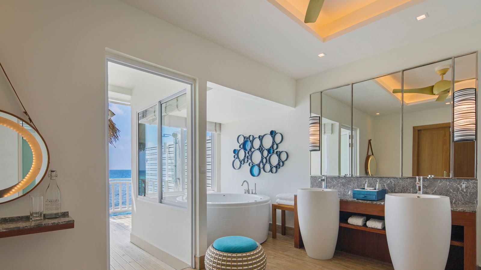 rooms-sunrise-overwater-villa