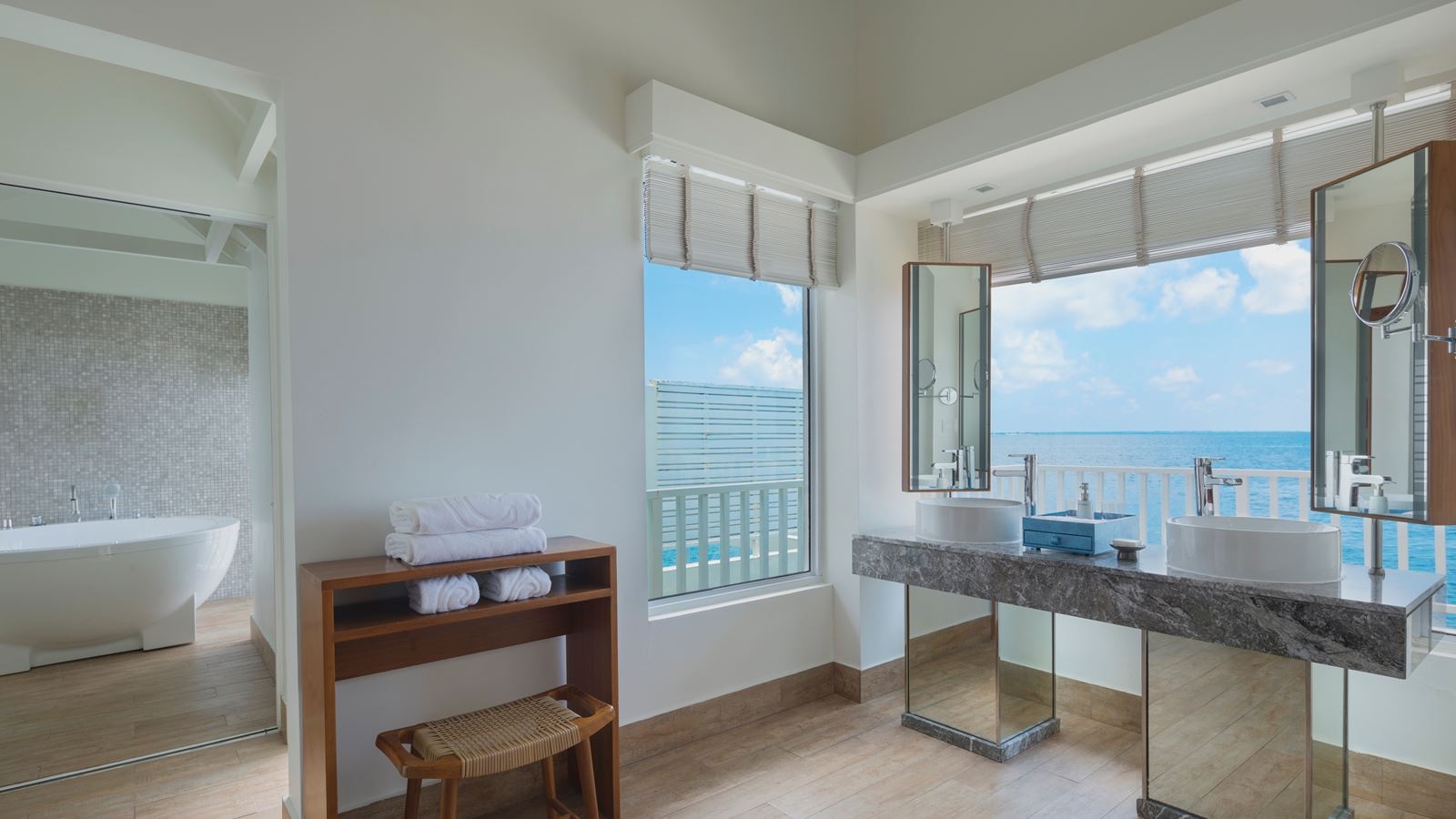 rooms-family-overwater-villa-with-kids-bedroom