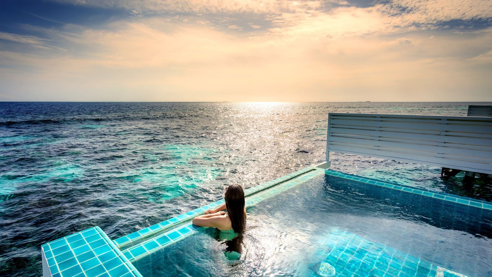 rooms-club-sunset-overwater-villa-with-pool