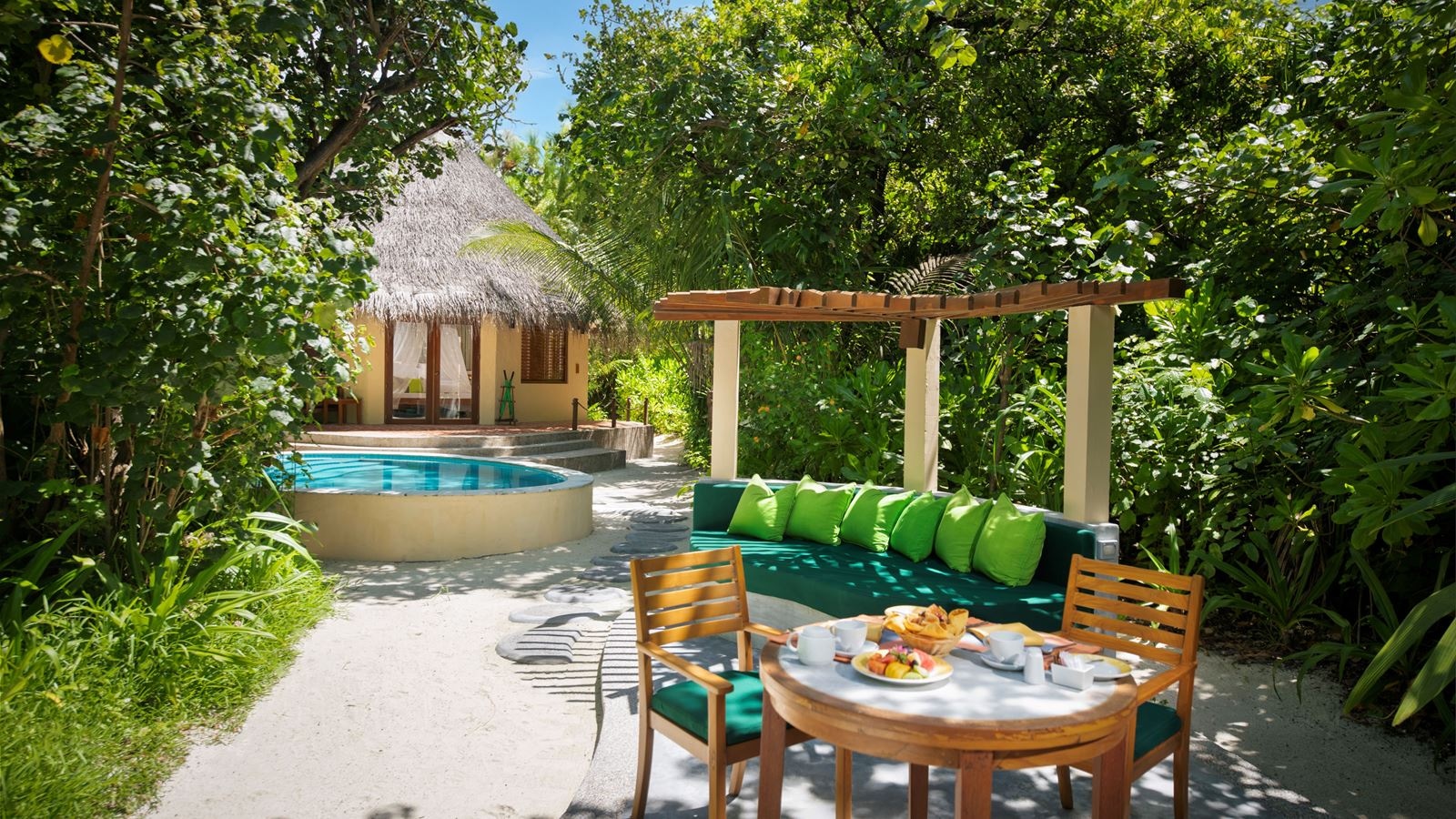 rooms-deluxe-pool-villa