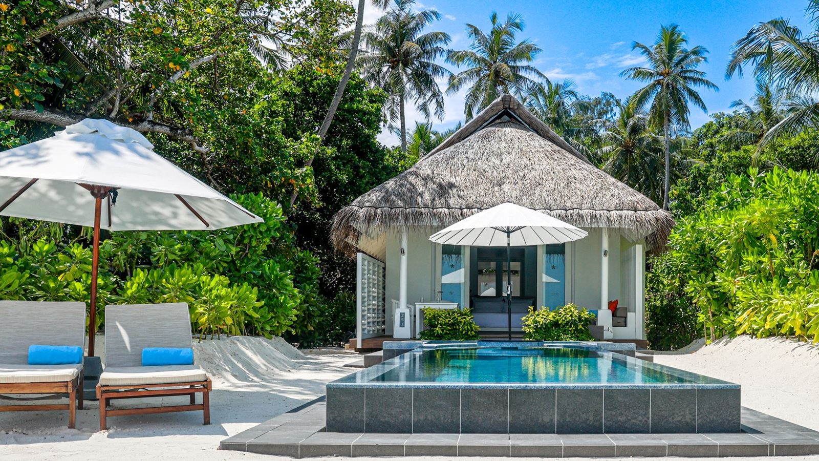 rooms-beachfront-infinity-pool-villa