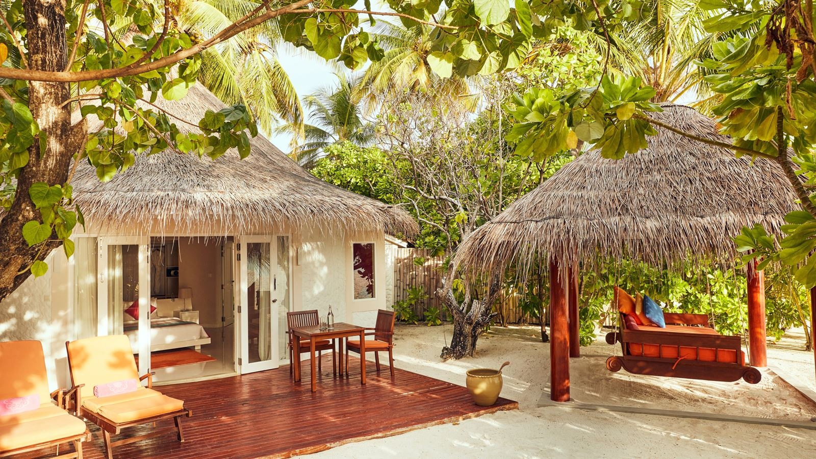 rooms-deluxe-beach-villa