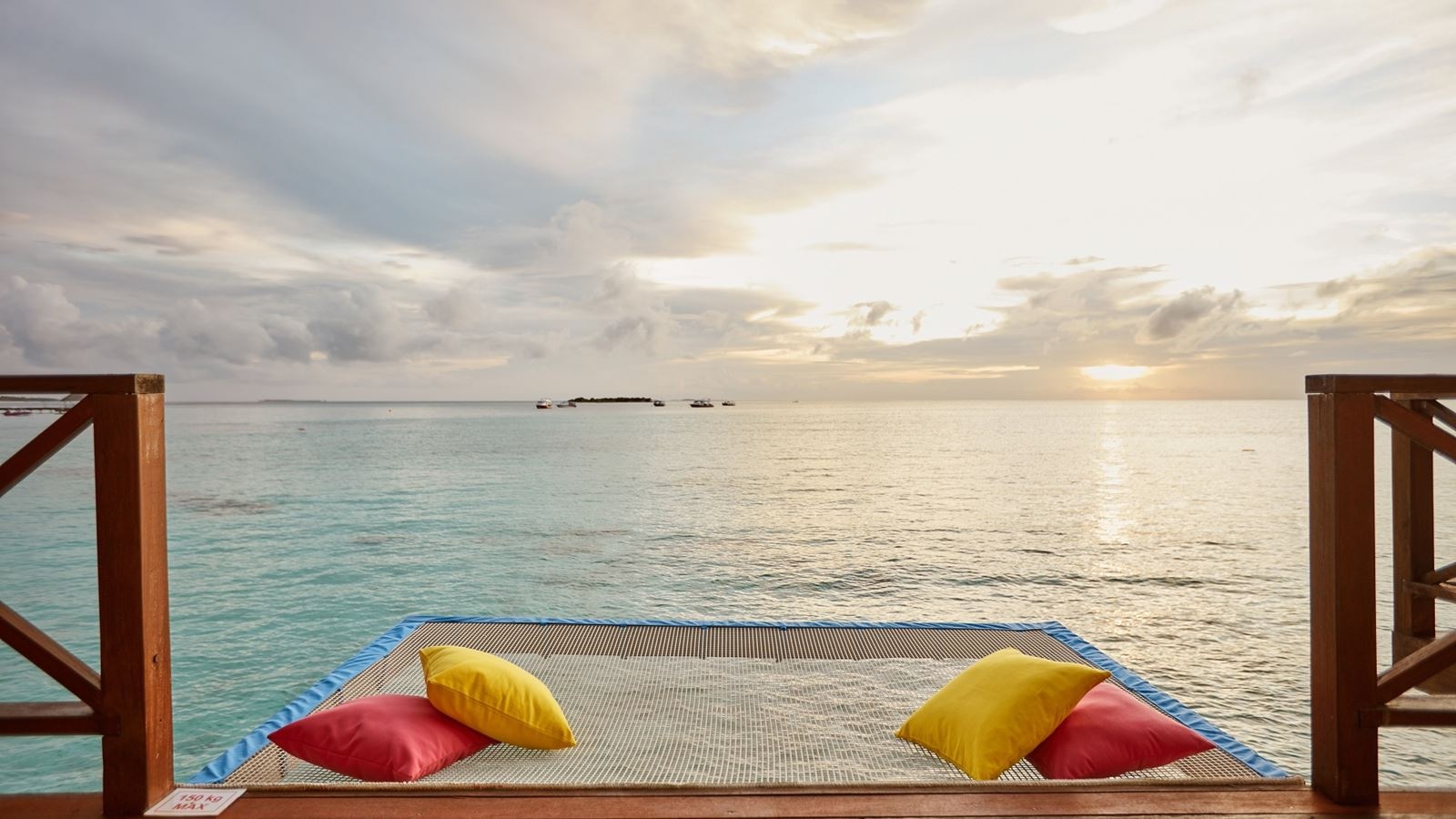 rooms-aqua-villa-with-pool