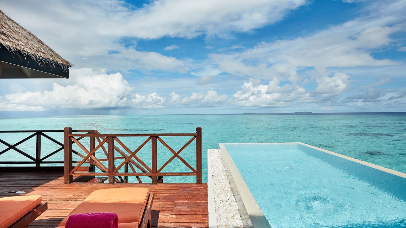 rooms-grand-water-villa-with-pool