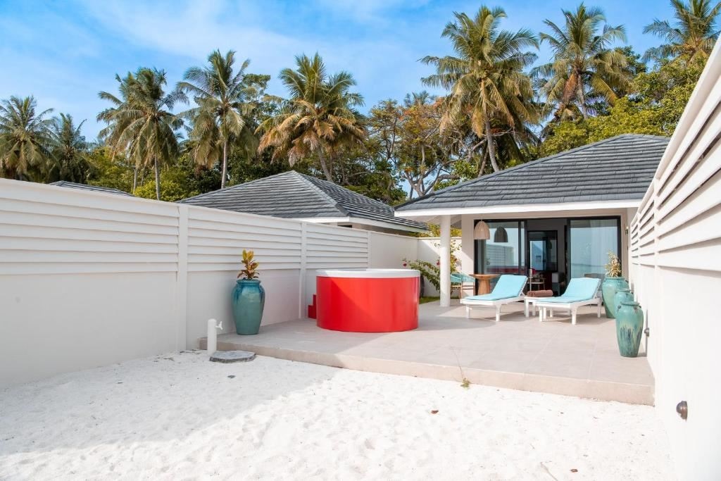 rooms-beach-villa-with-whirlpool