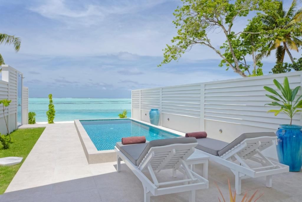 rooms-deluxe-beach-pool-villa