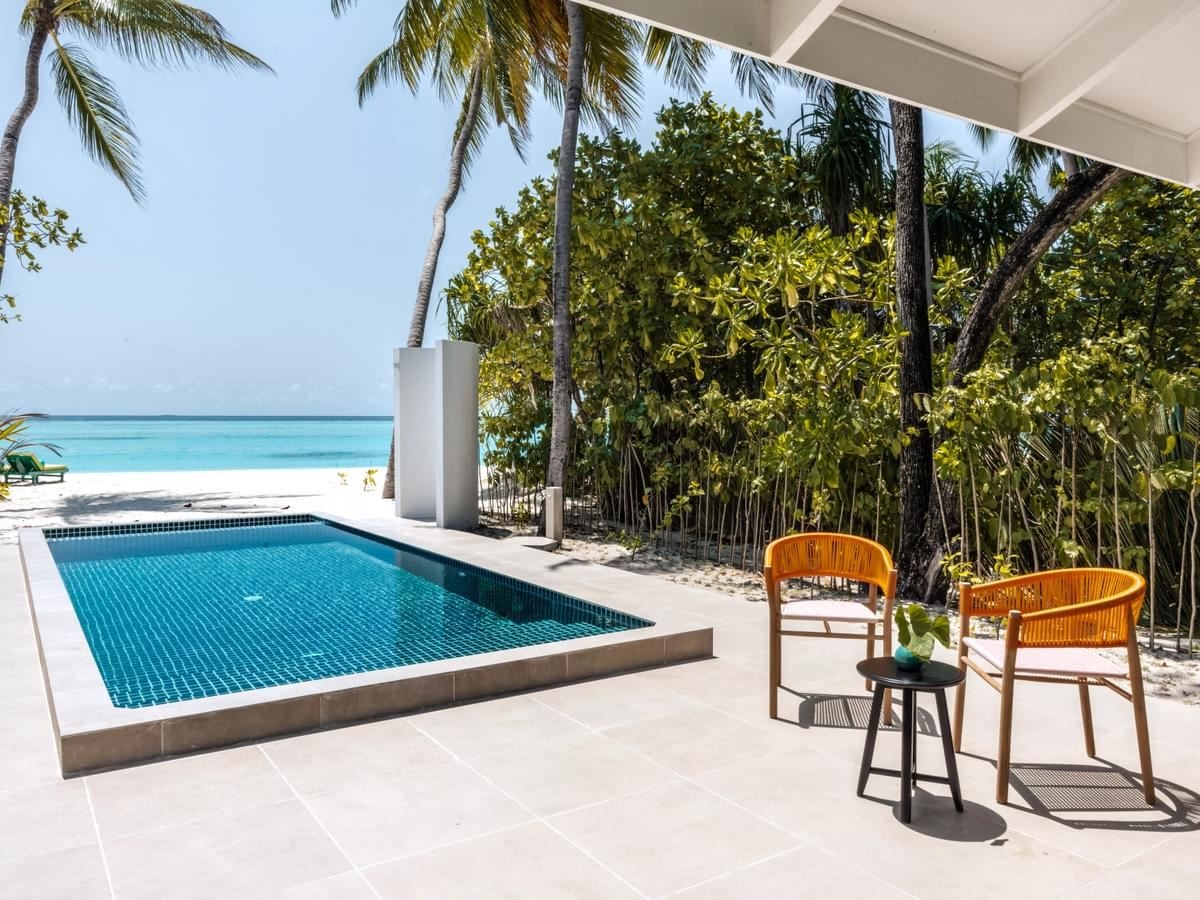 rooms-lagoon-beach-pool-villa