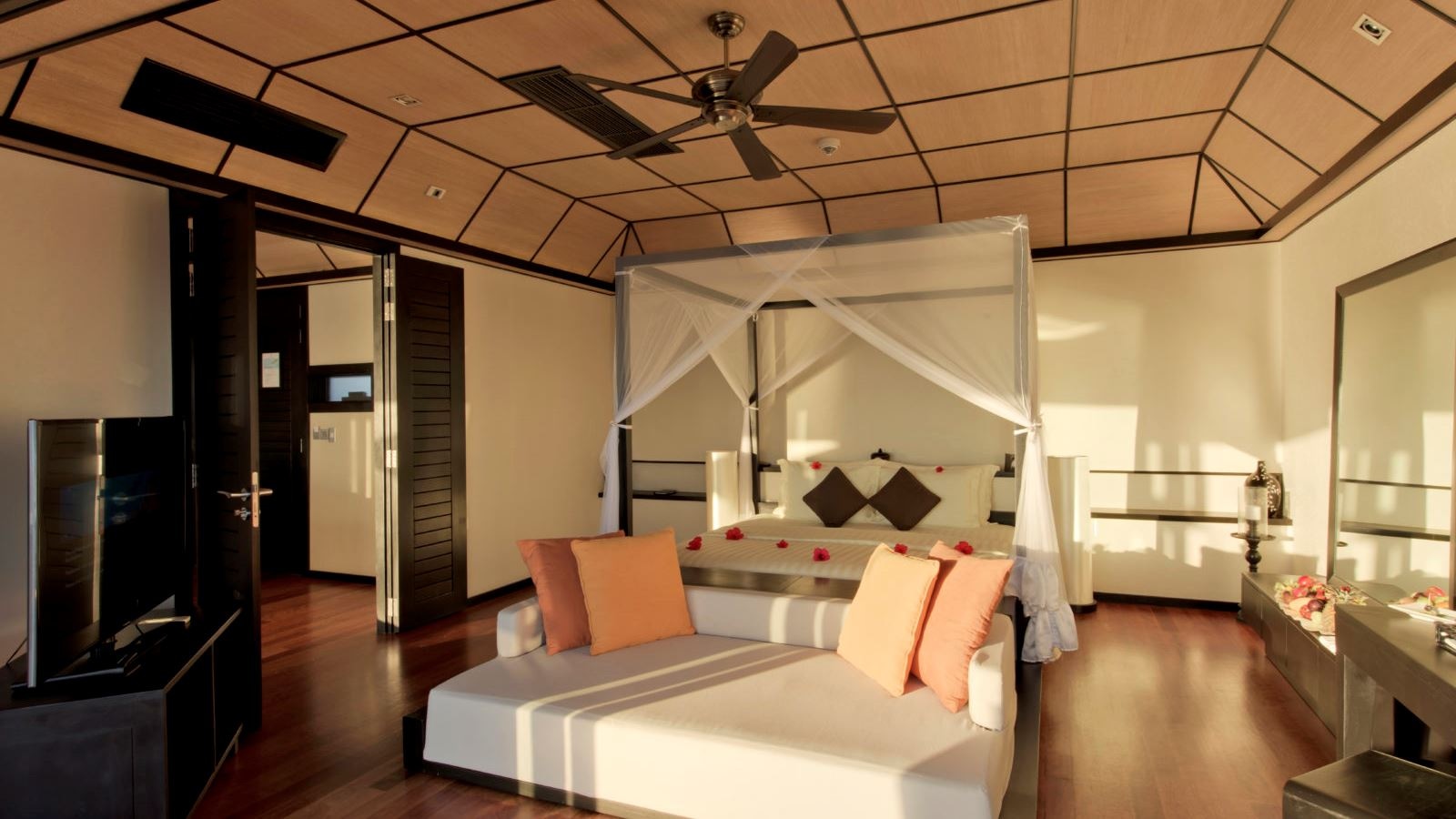 rooms-sunset-water-suite