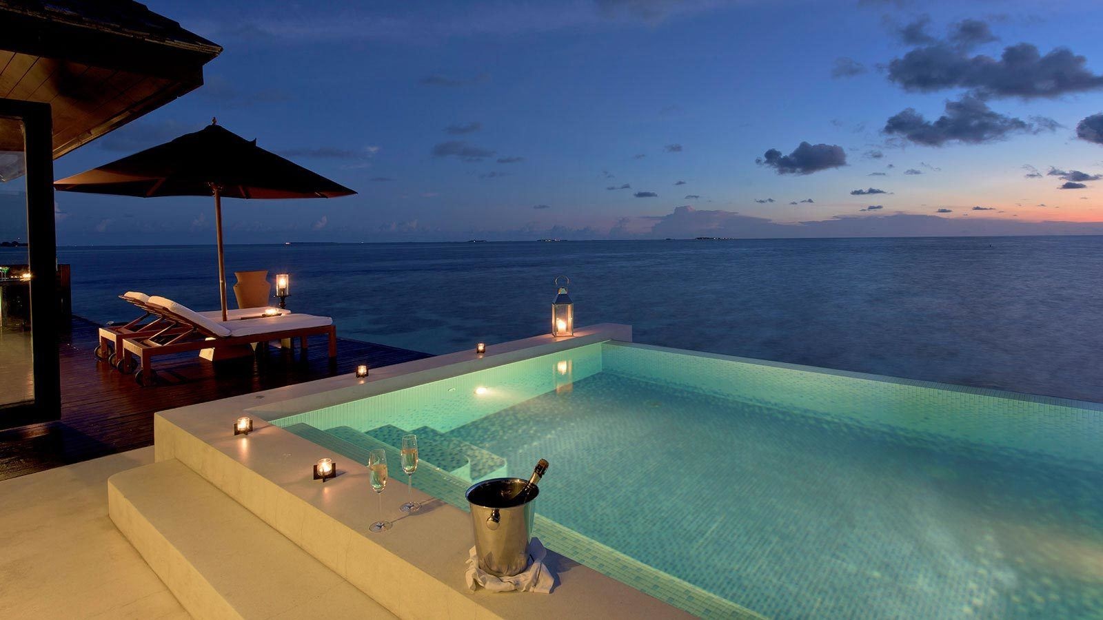 rooms-sunset-water-suite