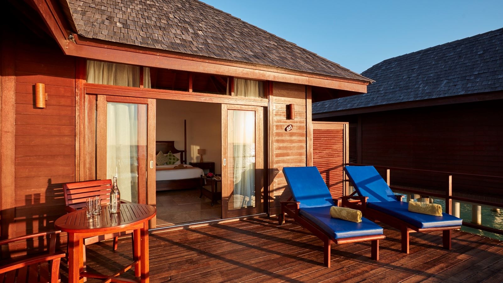 rooms-deluxe-water-villa