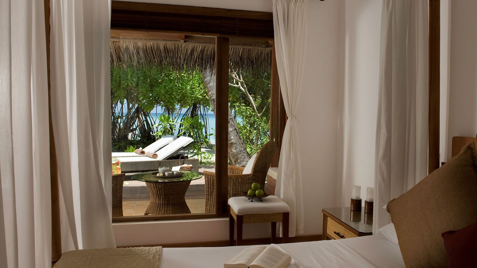 rooms-deluxe-beach-villa