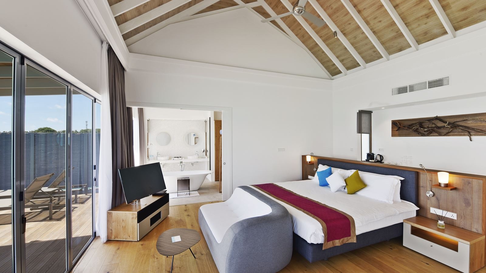 rooms-deluxe-water-villa