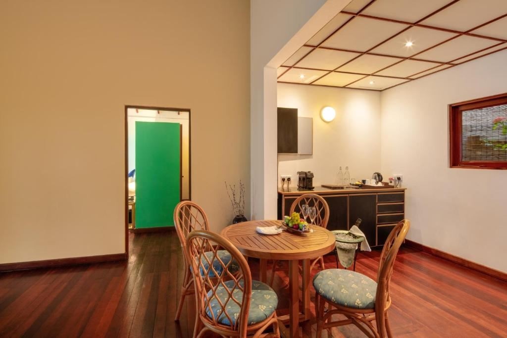 rooms-honeymoon-suite