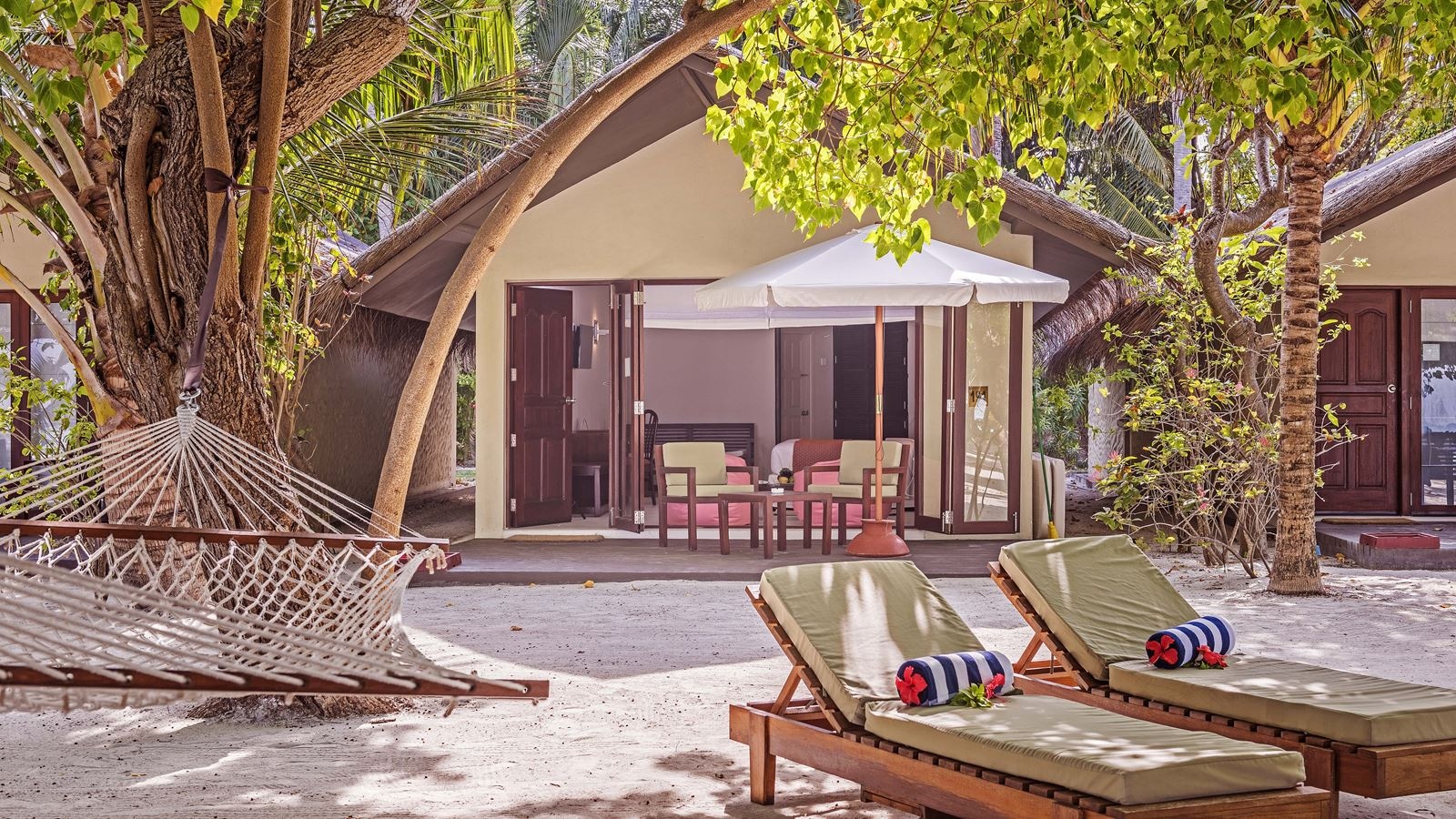 rooms-deluxe-beach-villas