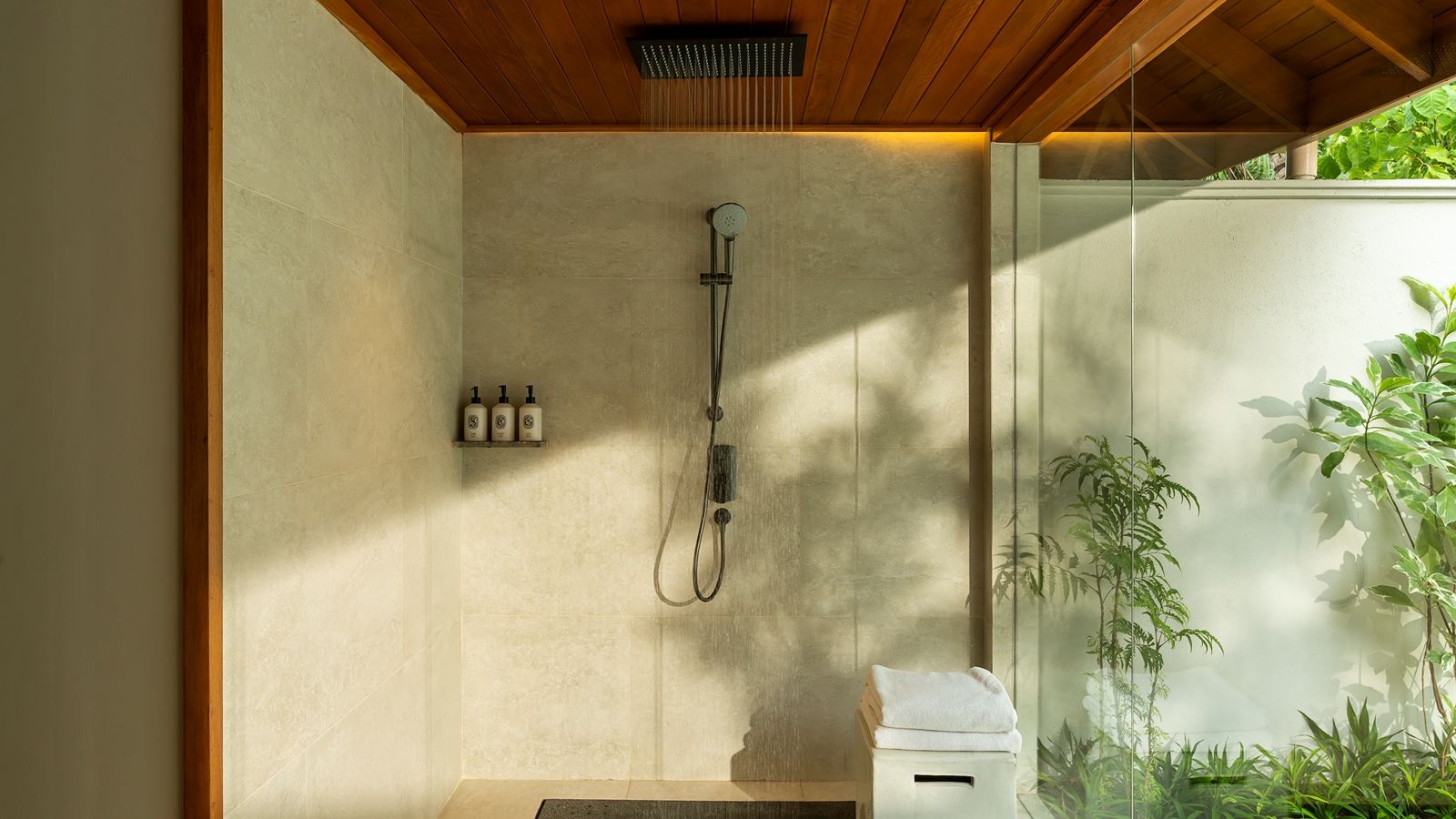 rooms-three-bedroom-beach-pavilion-with-pool