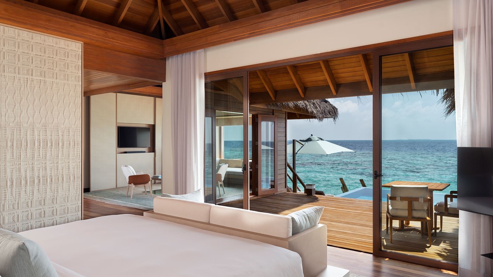 rooms-ocean-bungalow-with-pool