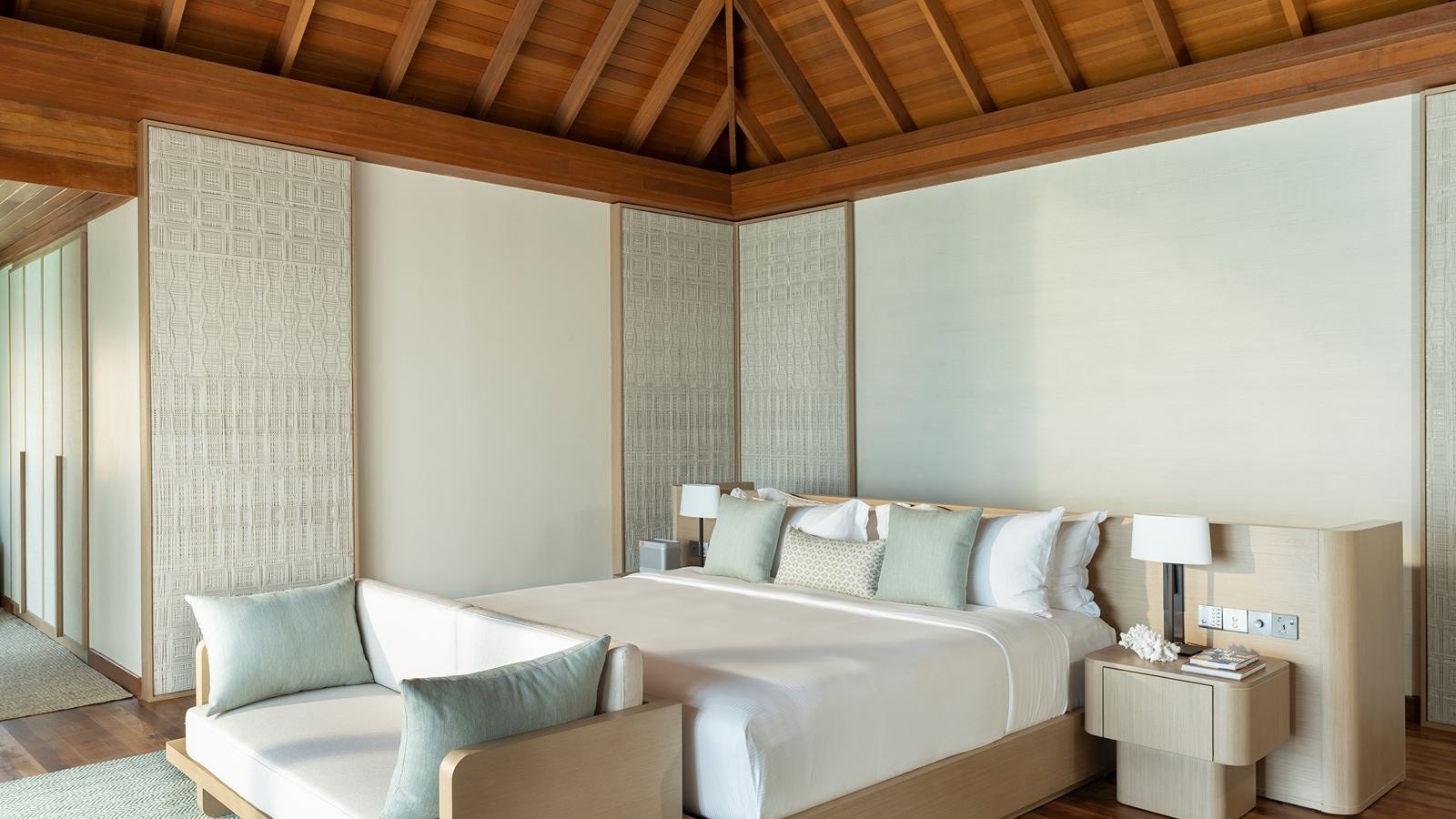 rooms-ocean-bungalow-with-pool