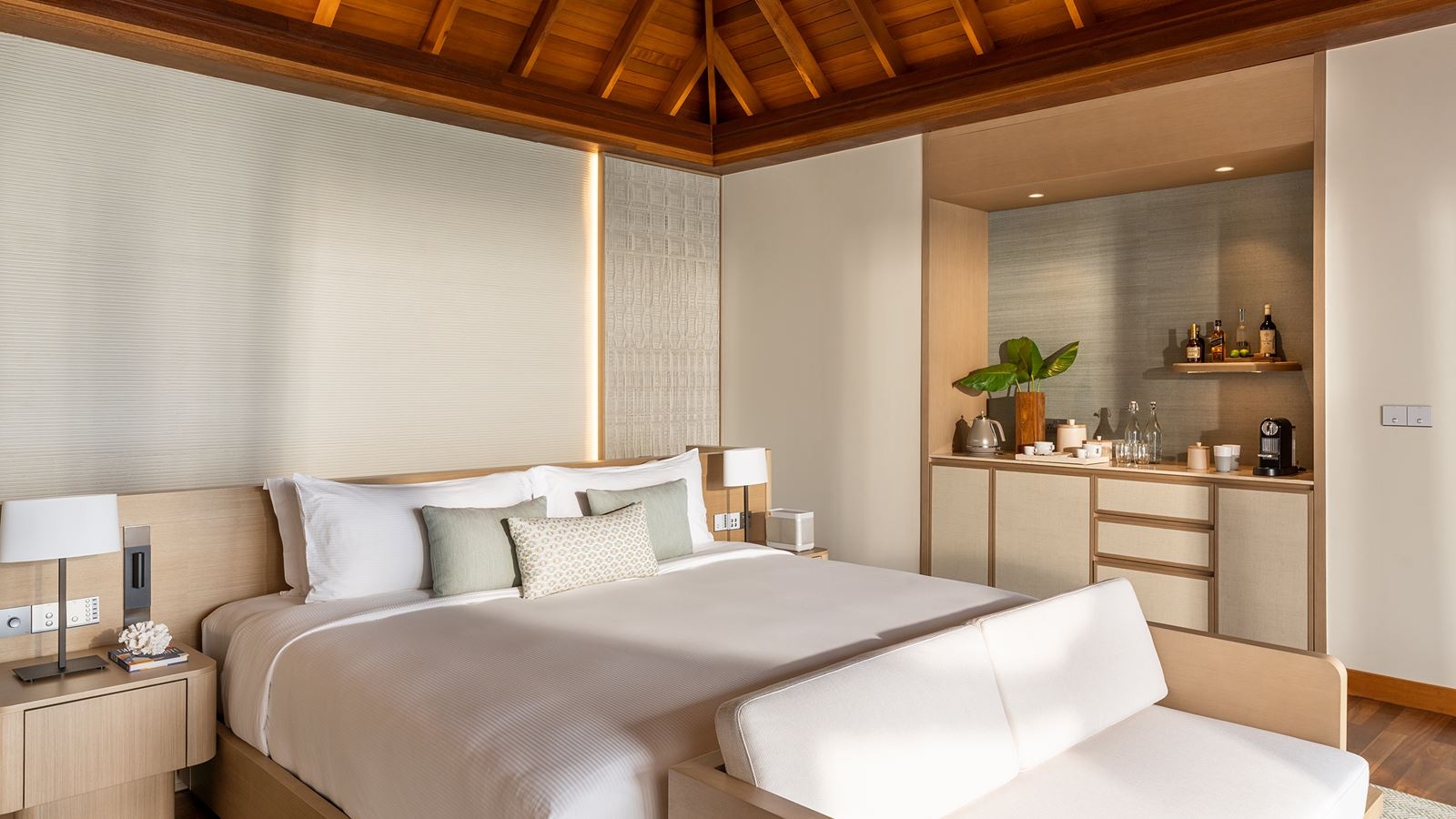 rooms-lagoon-bungalow-with-pool